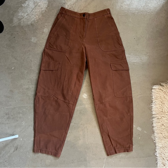Lululemon Light Utilitech Cargo Pocket High Rise Pant in Roasted Brown - Picture 2 of 9